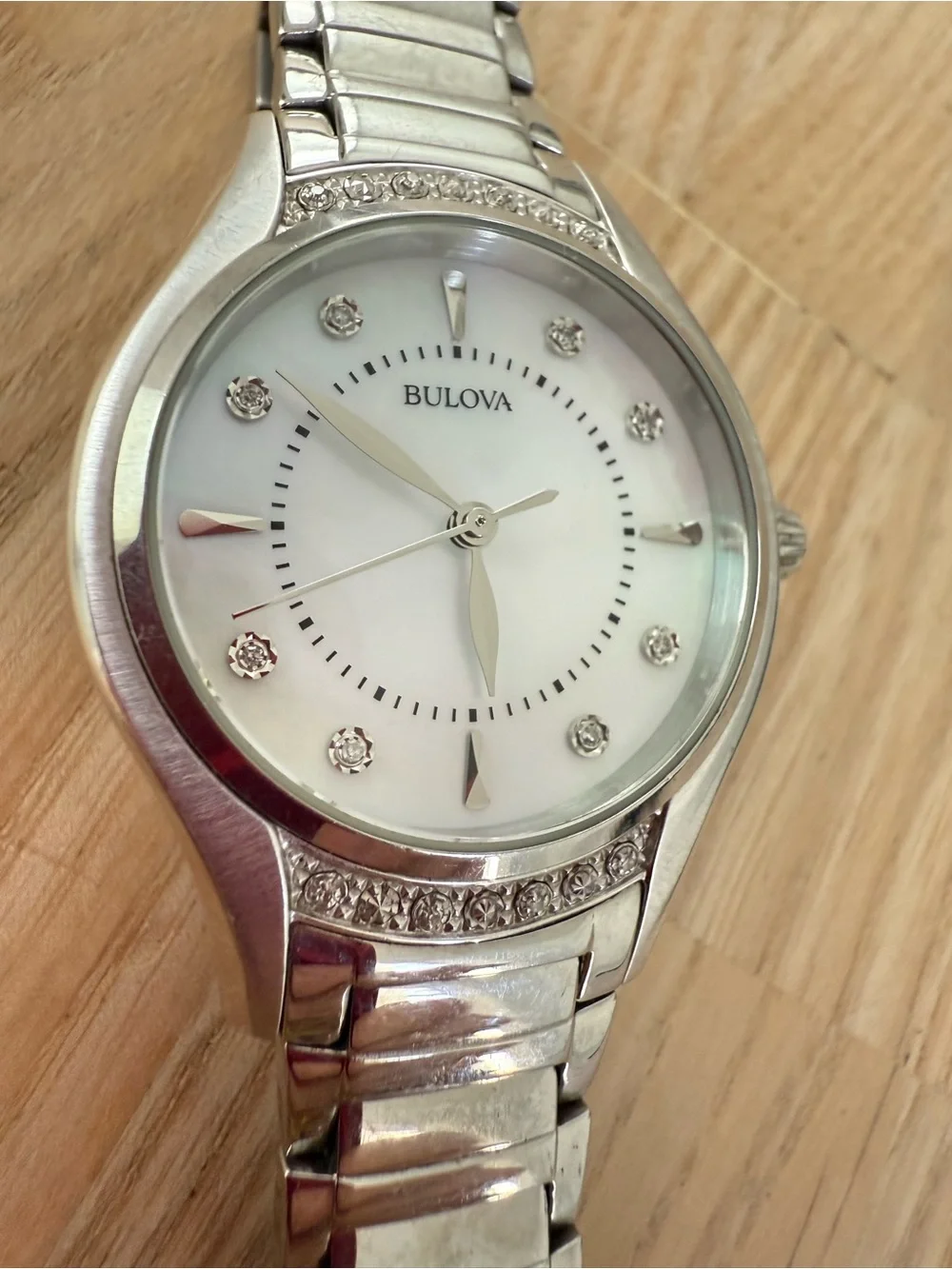 Bulova ladies 96R216 silver tone diamond accented watch NEW BATTERY